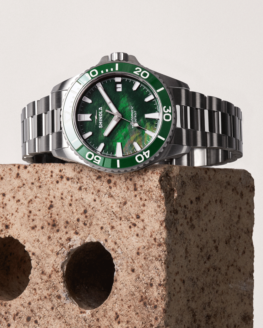 THE LAKE ONTARIO MONSTER AUTOMATIC DIVE WATCH 39MM