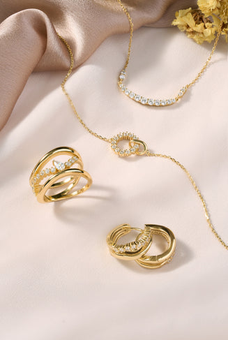 Gold Interlinked Circles Pavé Necklace