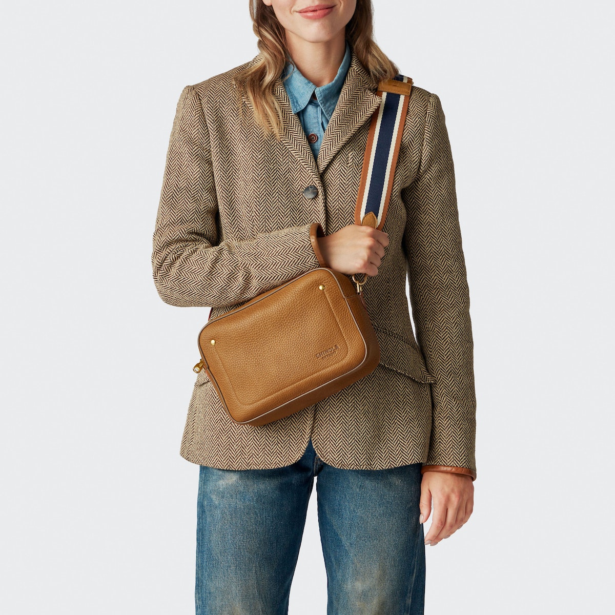 CAMERA CROSSBODY | Natural Grain Leather