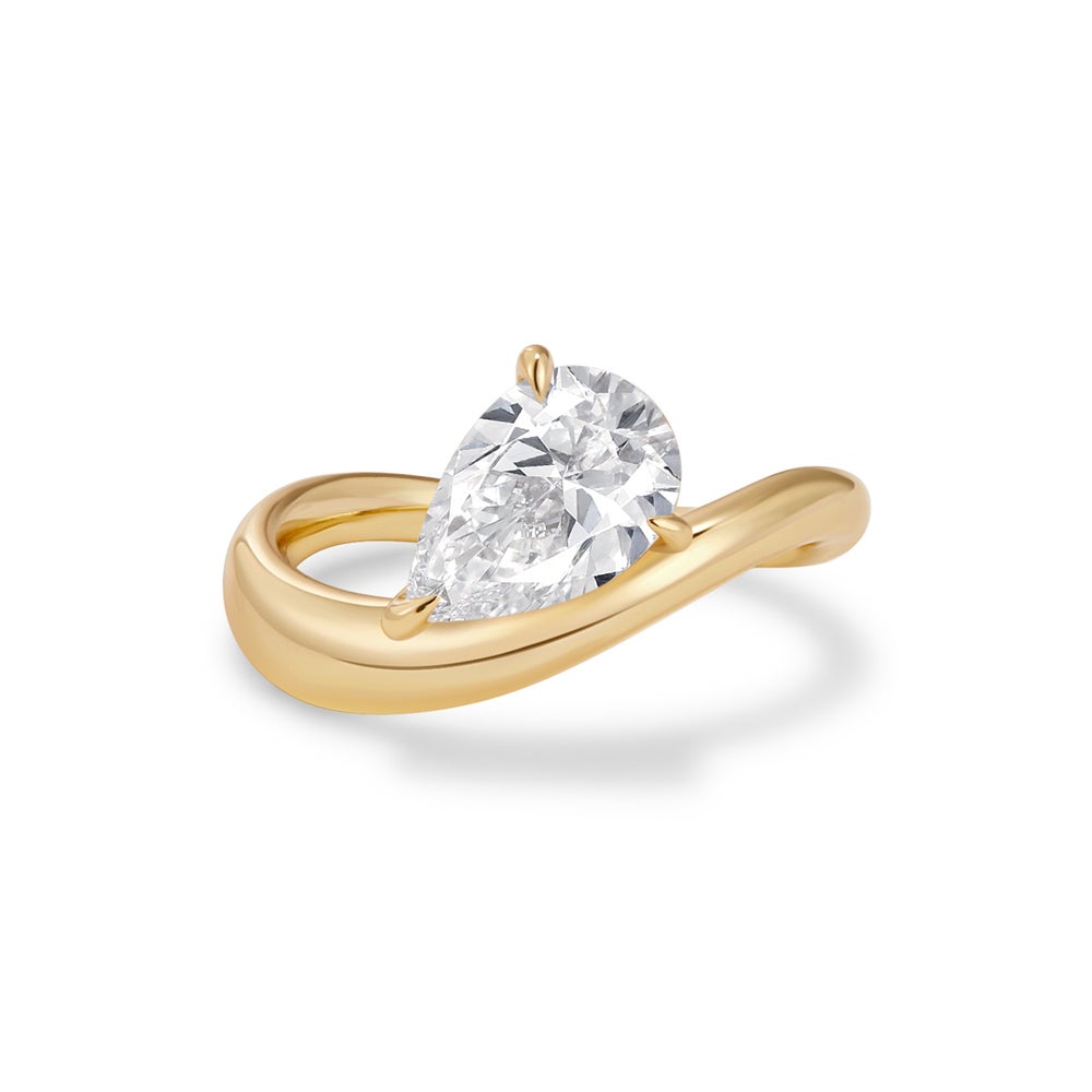 Curved Lab Grown Diamond Figure Balance Ring