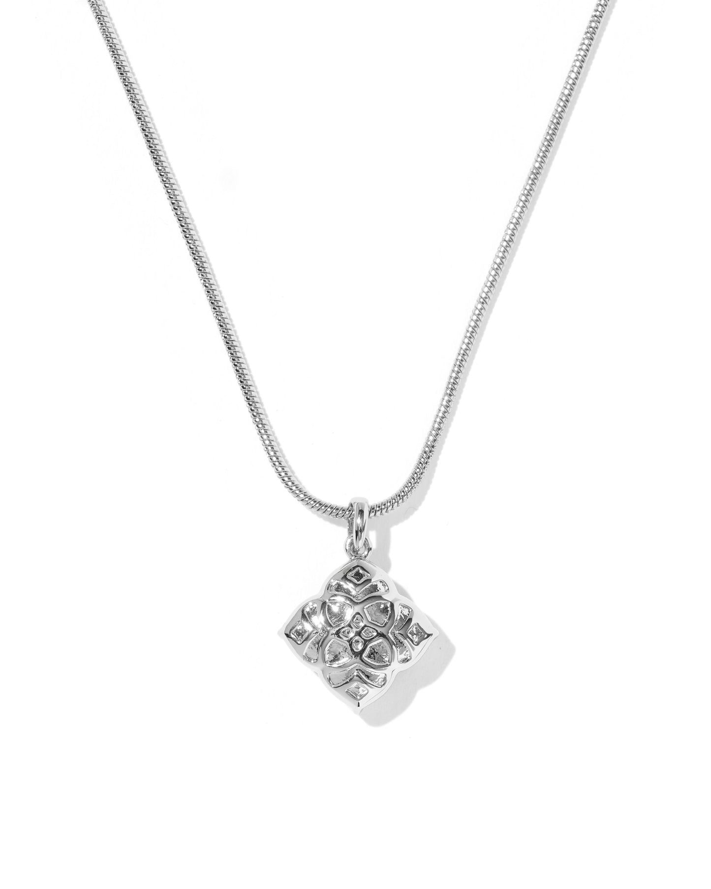 Dira Pearl Silver Short Pendant Necklace