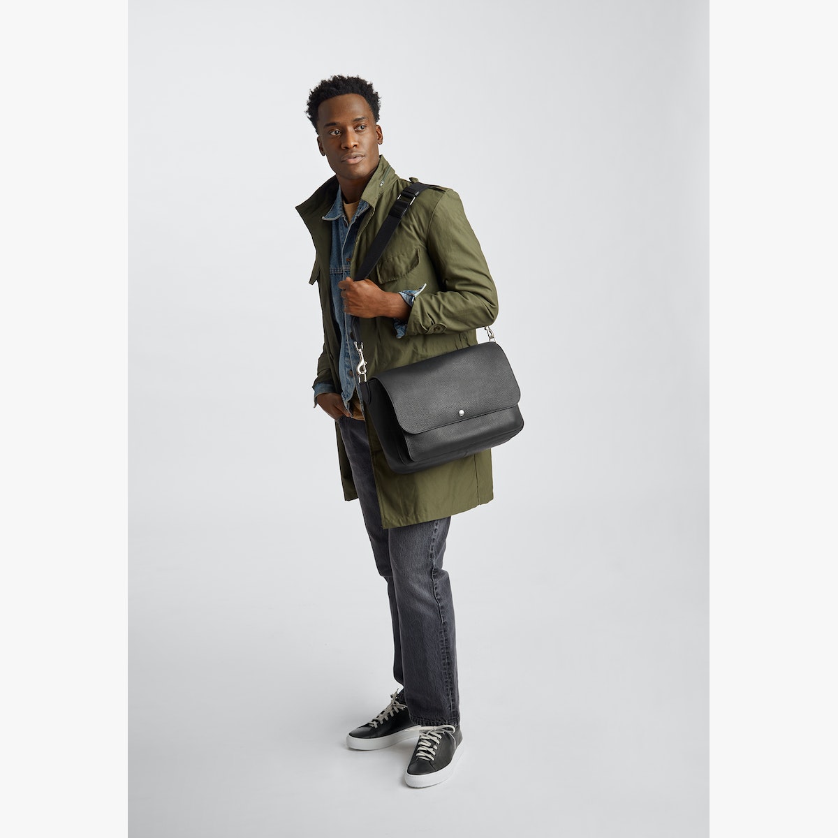 CANFIELD RELAXED MESSENGER | Natural Grain Leather
